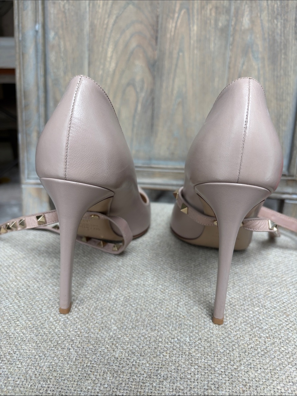 Valentino Garavani Rockstud Studwrap High Heel Pumps - Poudre - Picture 9 of 10